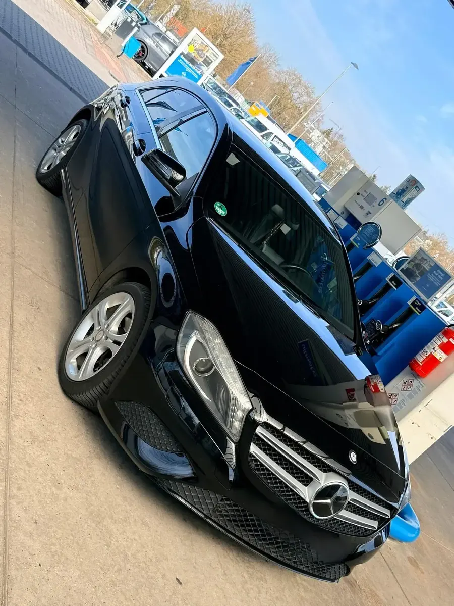 Gebraucht Mercedes A180 122 PS (89 kW) 2012 Schwarz Kombi