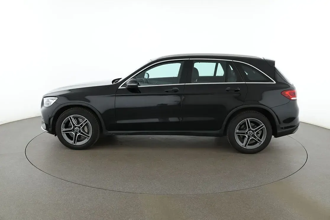 Gebraucht Mercedes GLC300 AMG line 258 PS (189 kW) 2021 Schwarz SUV