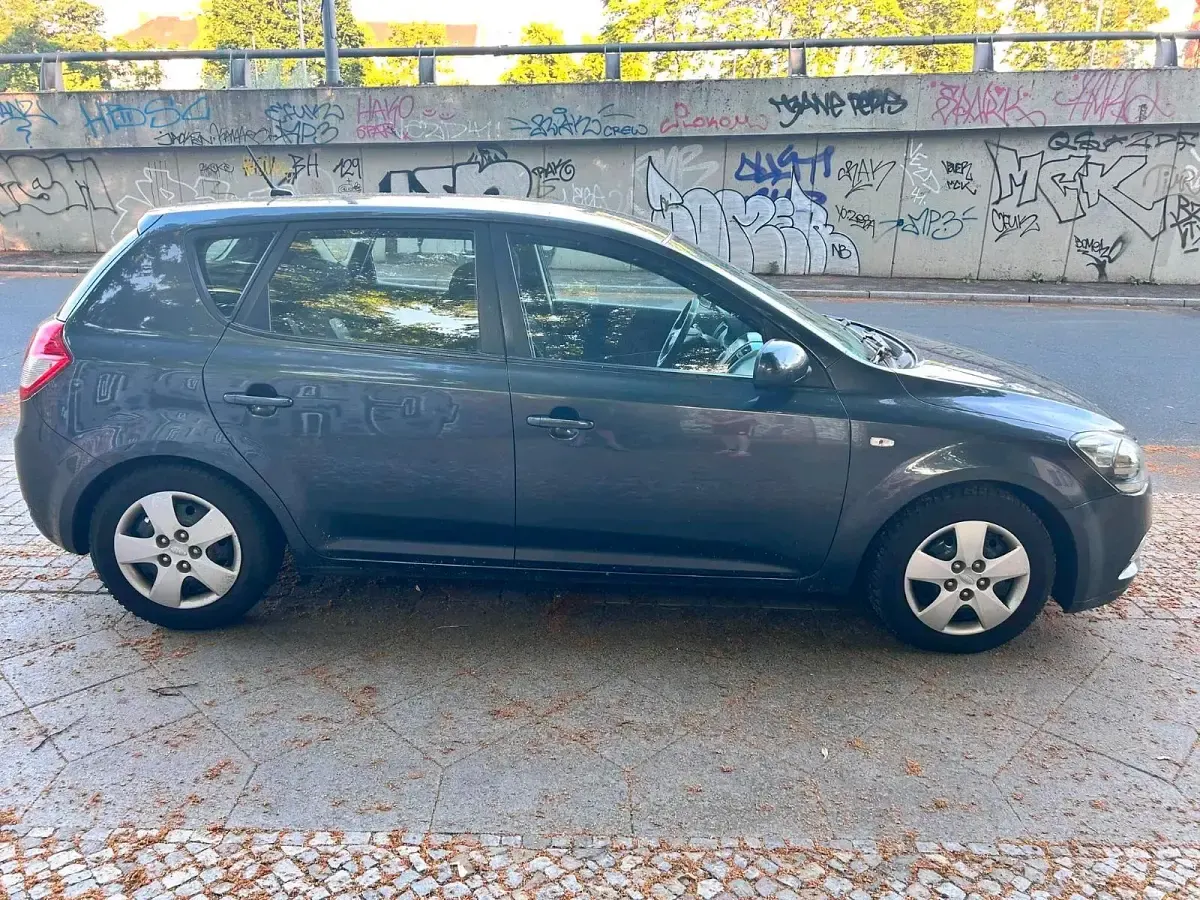 Gebraucht Kia Ceed 116 PS (85 kW) 2012 Violet Kleinwagen