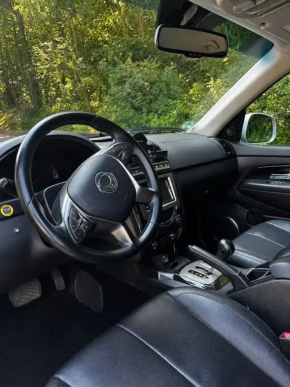Gebraucht SsangYong Rexton Sapphire 178 PS (130 kW) 2016 Silber SUV