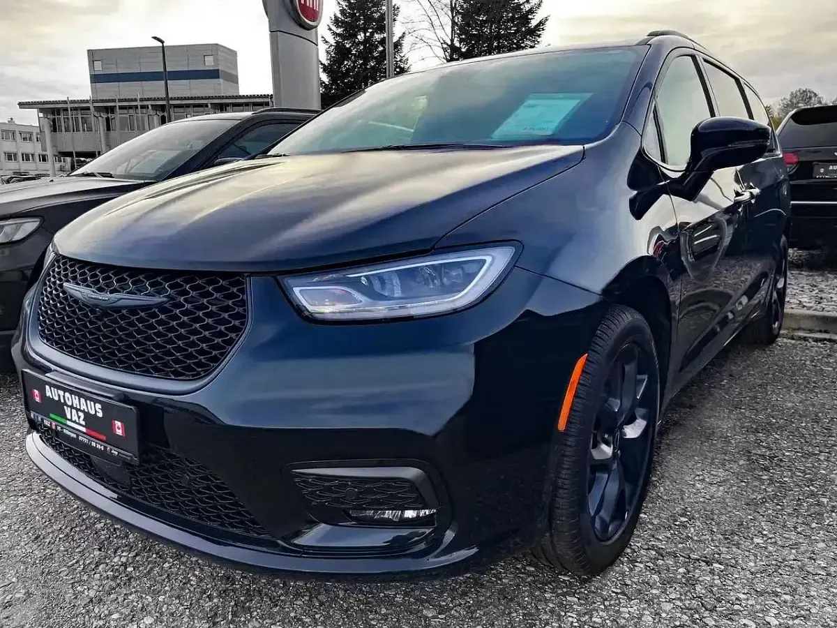 Neu Chrysler Pacifica Limited 291 PS (214 kW) 2025 Chrystal black Van