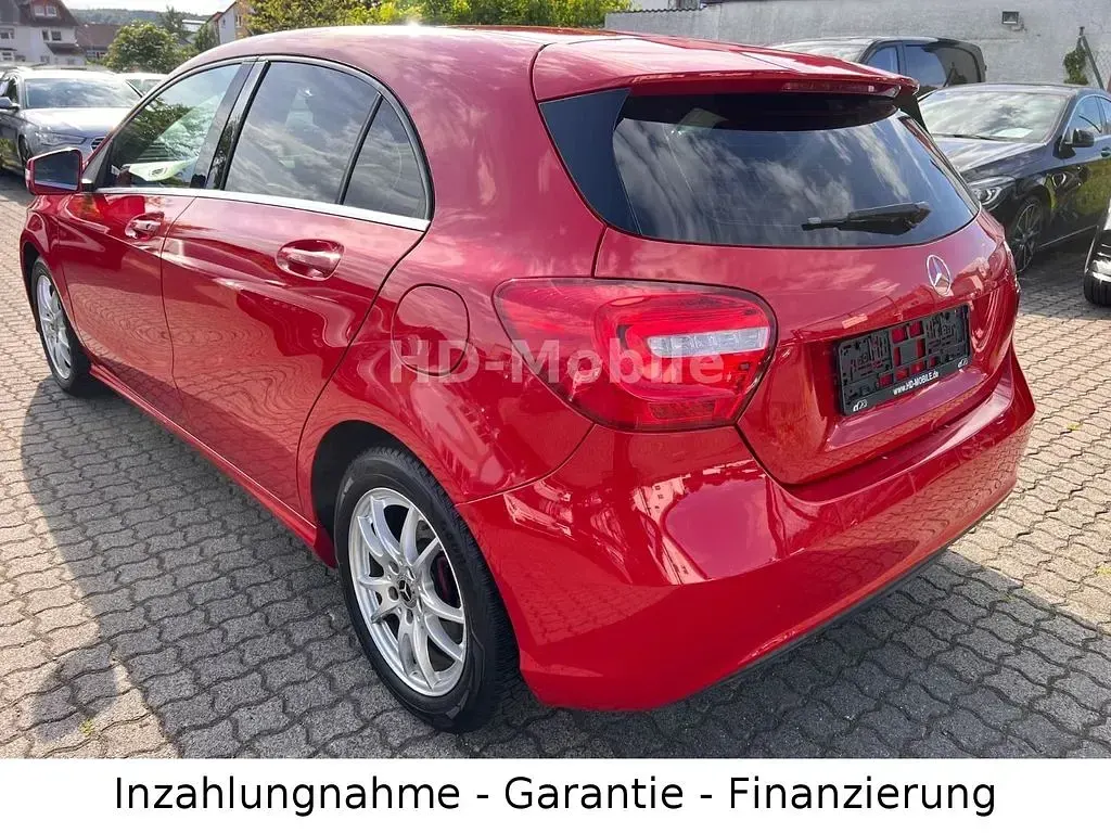 Gebraucht Mercedes A180 109 PS (80 kW) 2013 Rot Limousine