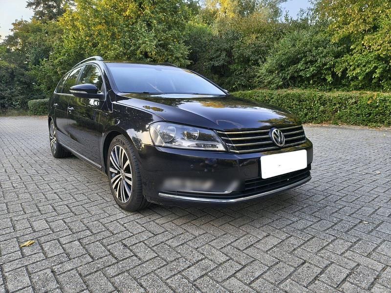 Schwarz Gebraucht 2012 VW Passat Kombi | 8.550 € (Teuer) - Bild 1/4
