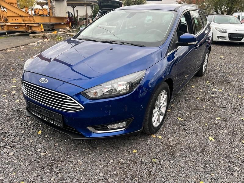 Blau Gebraucht 2015 Ford Focus Kombi | 6.000 € (Guter Preis) - Bild 1/4