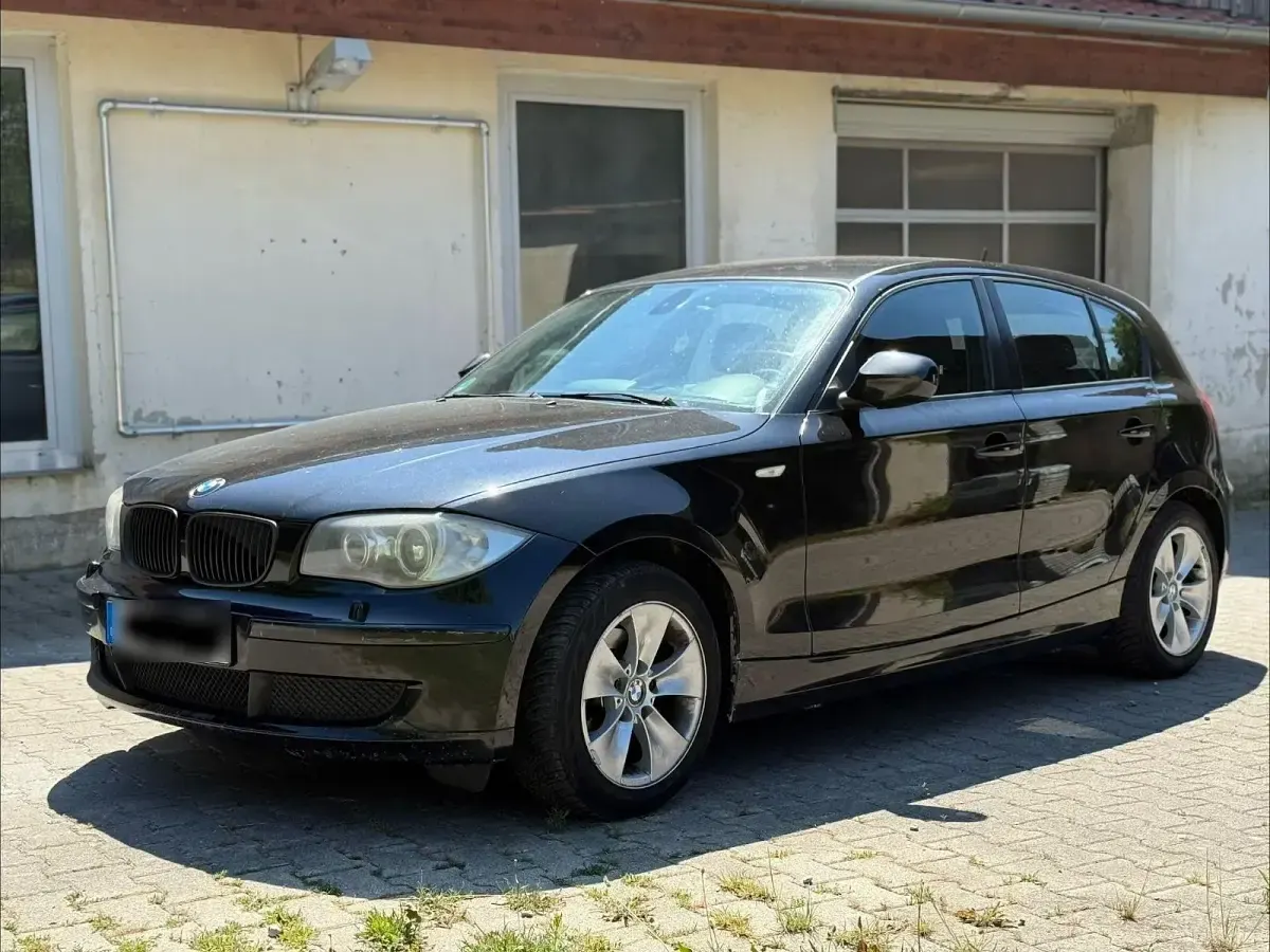 Gebraucht BMW 118 143 PS (105 kW) 2011 Schwarz Kleinwagen