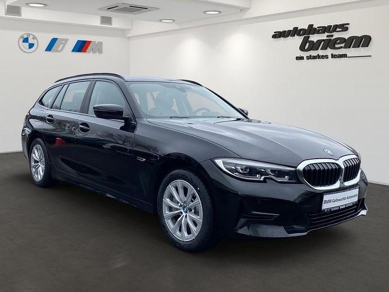 Gebraucht BMW 330e Advantage 292 PS (214 kW) 2021 Schwarz Kombi