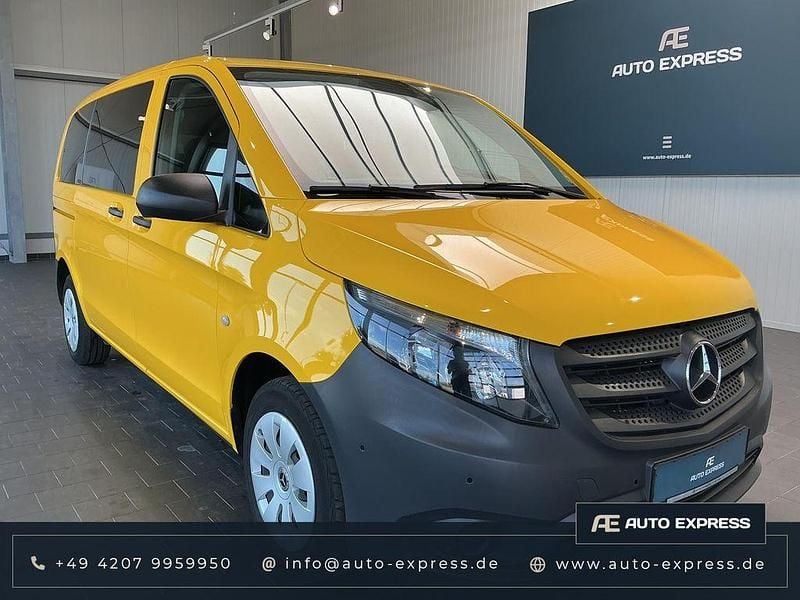 Gelb (verkehrsgelb "89") Gebraucht 2023 Mercedes Vito Van / Kleinbus | 25.585 € (Superpreis) - Bild 1/4