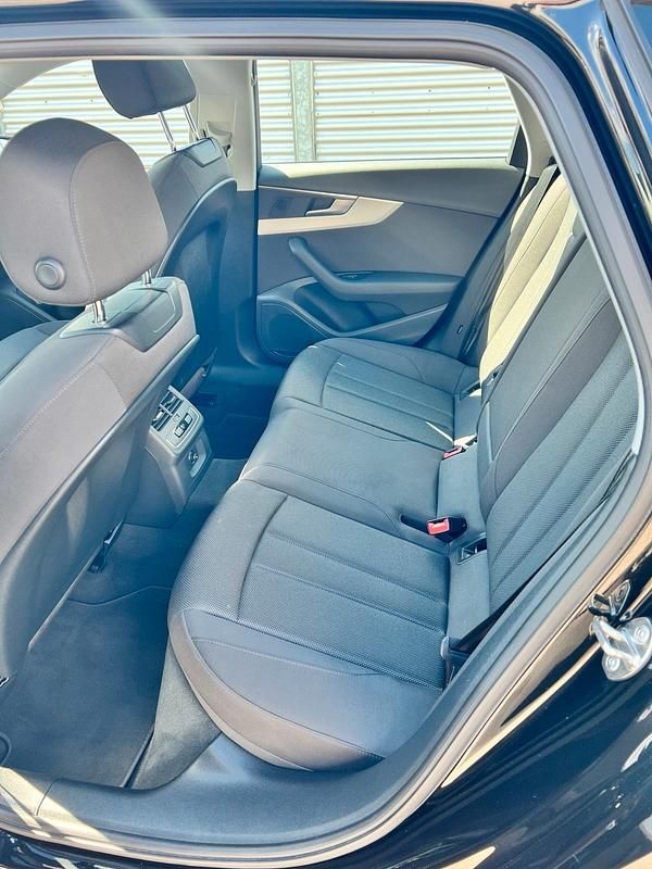 Gebraucht Audi A4 S-Line 163 PS (119 kW) 2021 Schwarz Kombi