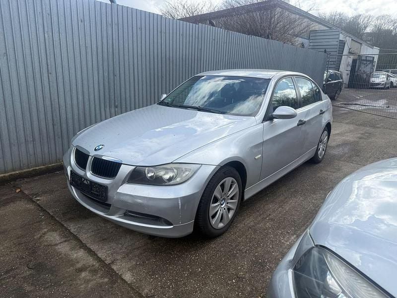 Gebraucht BMW 318 129 PS (94 kW) 2005 Silber Limousine