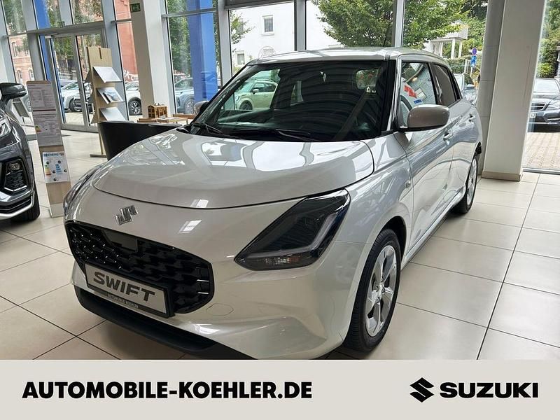 Weiß Neu 2025 Suzuki Swift Comfort Kleinwagen | 21.140 € - Bild 1/4