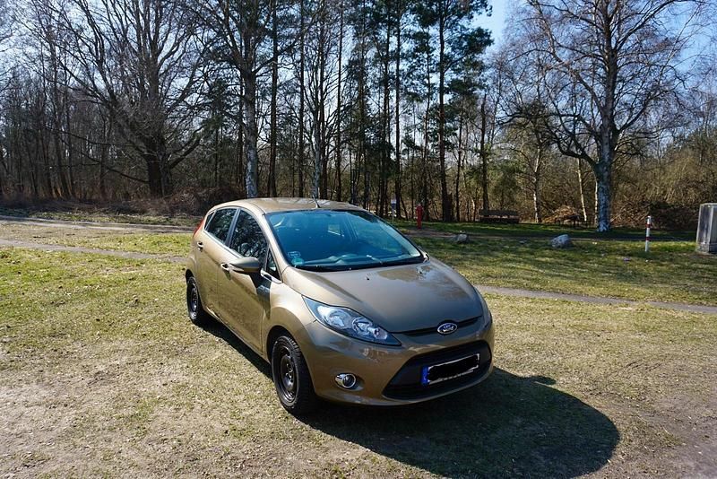 Gebraucht Ford Fiesta 81 PS (59 kW) 2011 Gold Kleinwagen