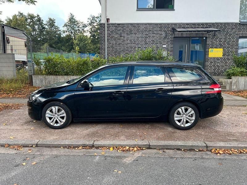 Schwarz Gebraucht 2017 Peugeot 308 Access Kombi | 6.000 € (Fairer Preis) - Bild 1/4