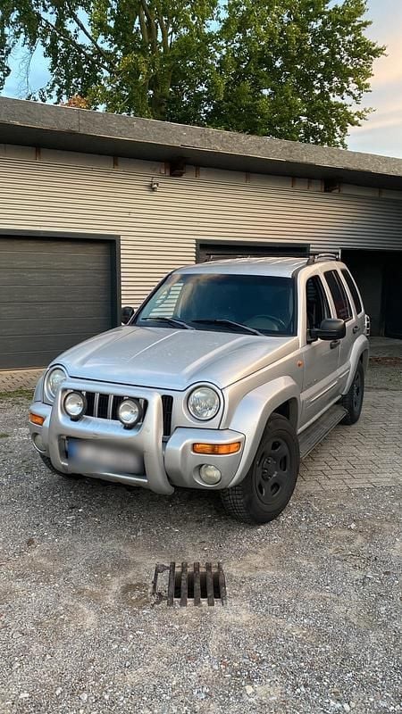 Silber Gebraucht 2003 Jeep Cherokee SUV | 6.500 € (Etwas zu teuer) - Bild 1/4