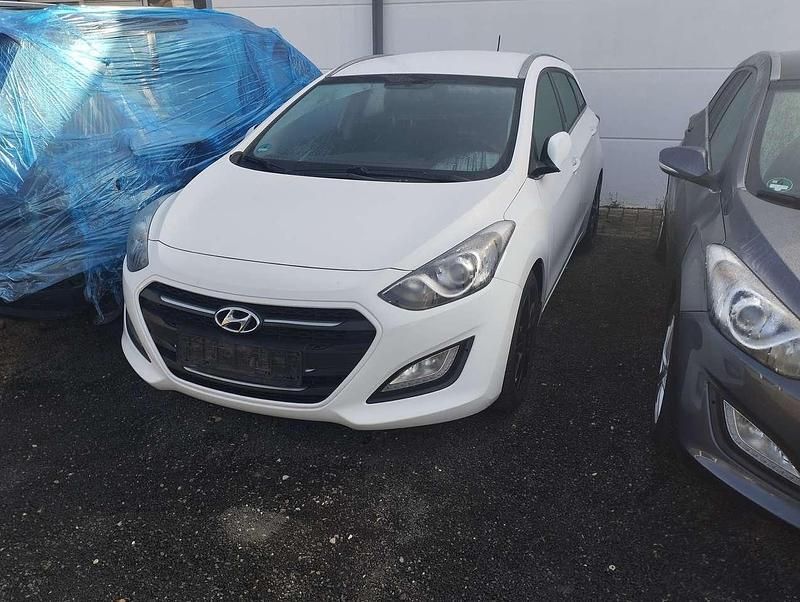 Gebraucht Hyundai i30 135 PS (99 kW) 2015 Weiß Kombi