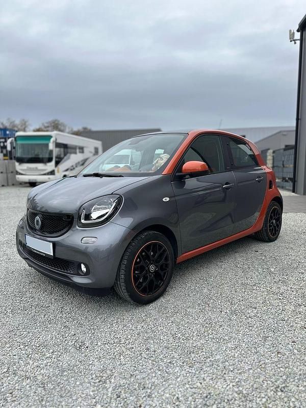 Grau Gebraucht 2015 Smart ForFour Edition #1 Kleinwagen | 7.600 € (Fairer Preis) - Bild 1/4