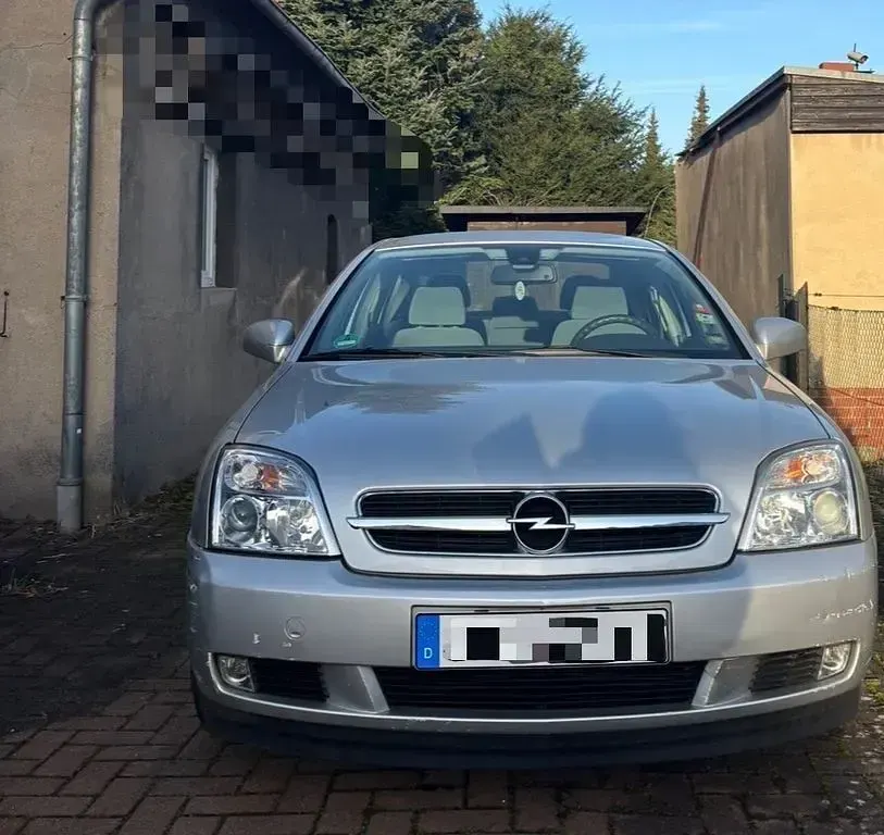 Second-hand Opel Vectra 155 CP (114 kW) 2004 Argintiu Berlinǎ
