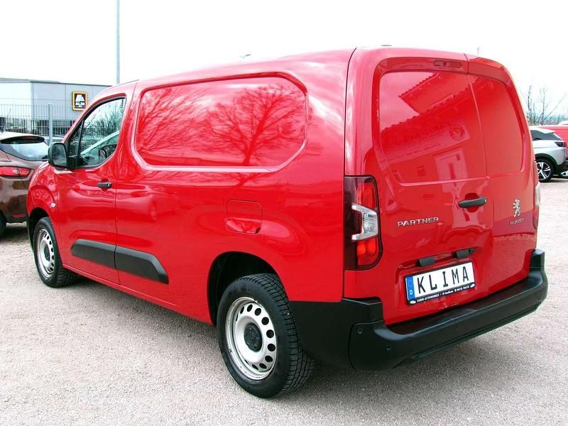 Gebraucht Peugeot Partner Premium 102 PS (75 kW) 2011 Wein rot Van / Kleinbus