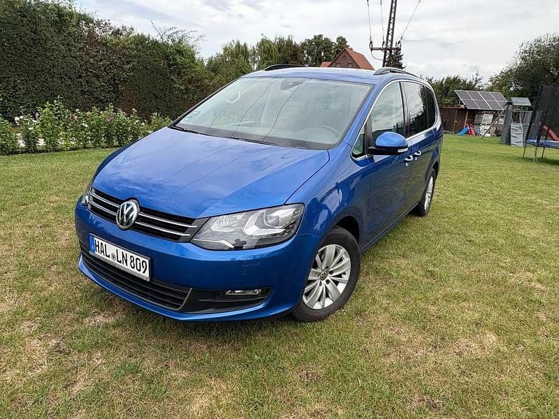 Blau Gebraucht 2019 VW Sharan Comfortline Van / Kleinbus | 22.999 € (Guter Preis) - Bild 1/4