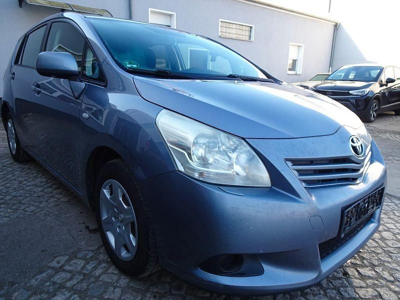 Gebraucht Toyota Verso Basis 132 PS (97 kW) 2012 Grau Van / Kleinbus