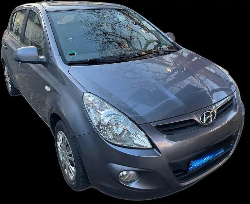 Grau Gebraucht 2008 Hyundai i20 Style Limousine | 1.850 € - Bild 1/4