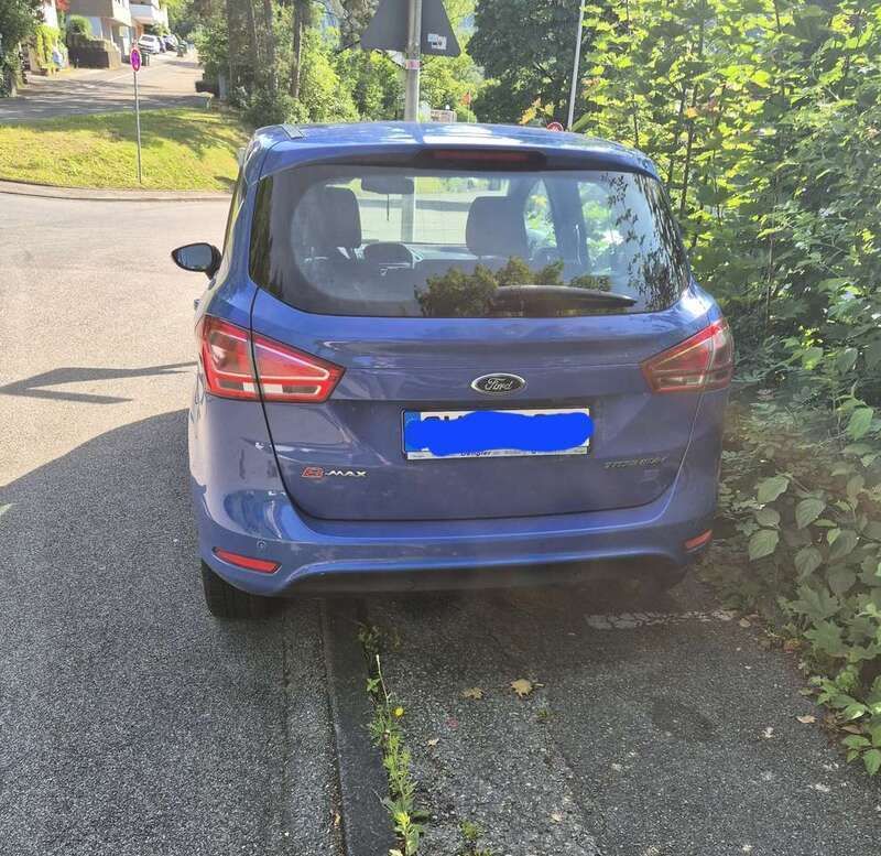 Blau Gebraucht 2012 Ford B-MAX Titanium Van / Kleinbus | 6.700 € (Guter Preis) - Bild 1/4