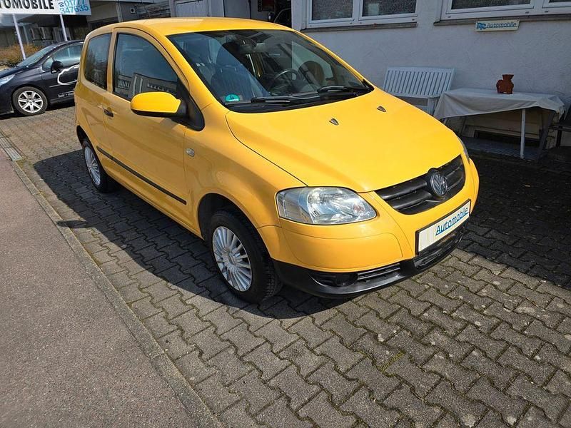 Gebraucht VW Fox Basis 54 PS (39 kW) 2007 Gelb Kleinwagen