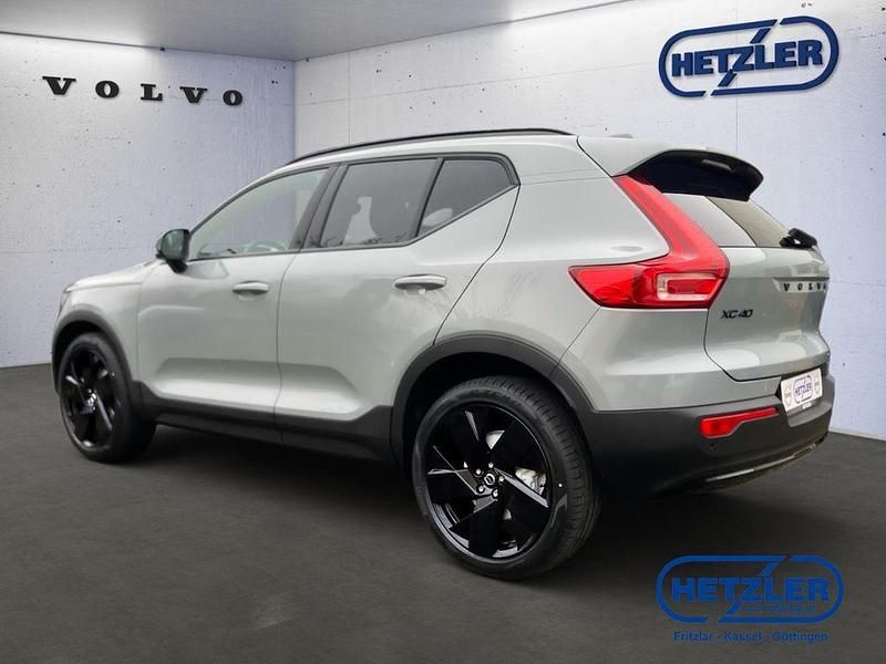 Neu Volvo XC40 Plus 197 PS (144 kW) 2025 Vapour grey / metallic SUV