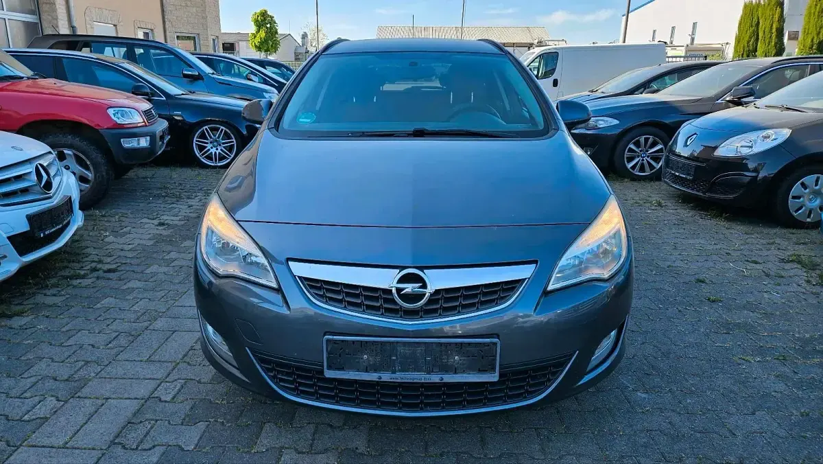 Gebraucht Opel Astra 110 PS (80 kW) 2011 Grau Kombi