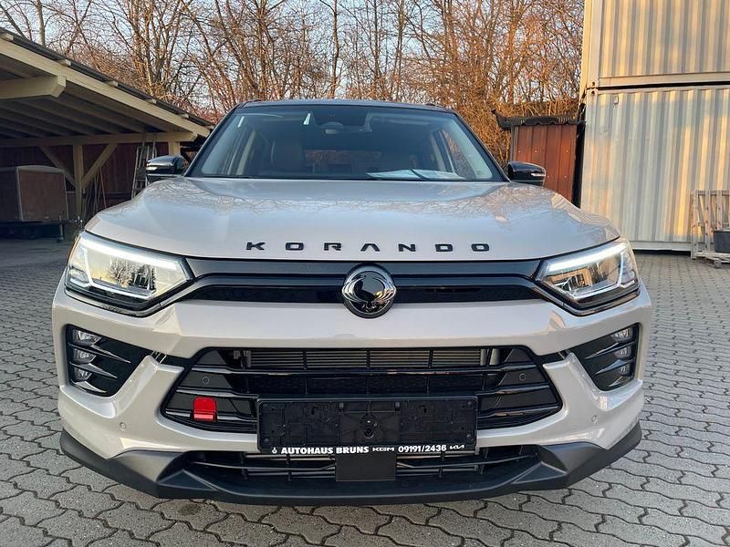 Neu KGM Korando 163 PS (119 kW) 2026 Beige SUV