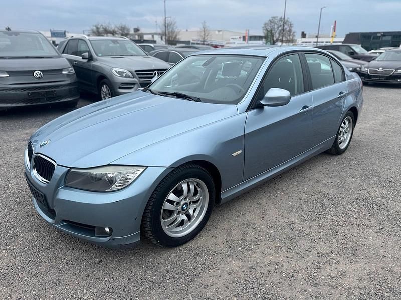 Gebraucht BMW 318 143 PS (105 kW) 2009 Blau Limousine