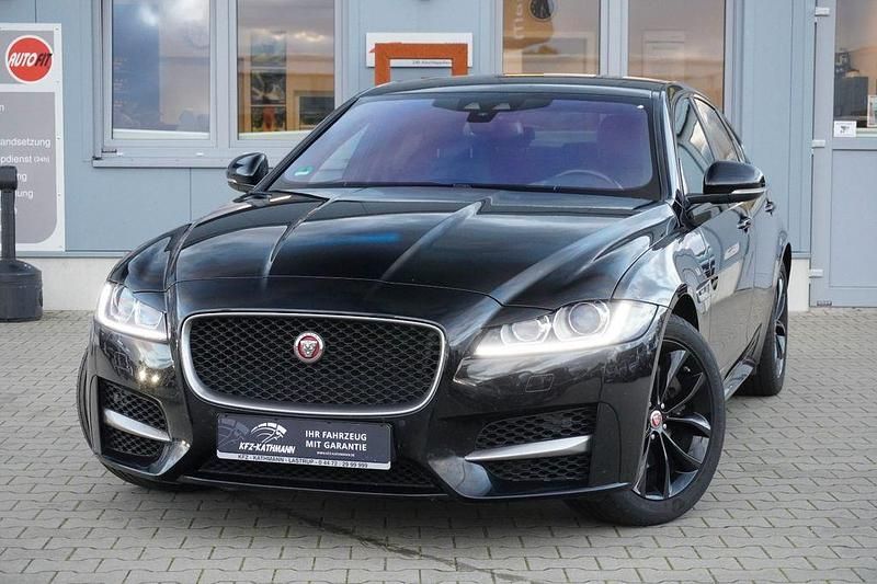 Schwarz Gebraucht 2017 Jaguar XF R-Sport Limousine | 16.890 € (Fairer Preis) - Bild 1/4