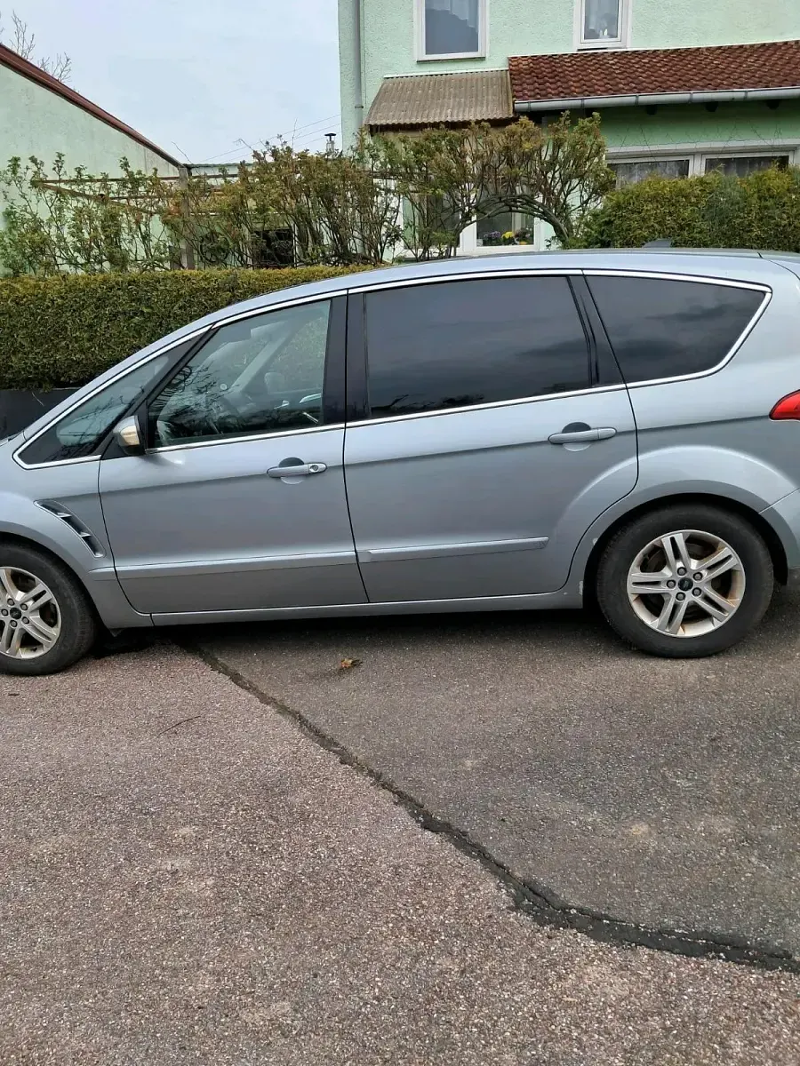 Gebraucht Ford S-MAX Titanium 140 PS (102 kW) 2010 Grau Van / Kleinbus