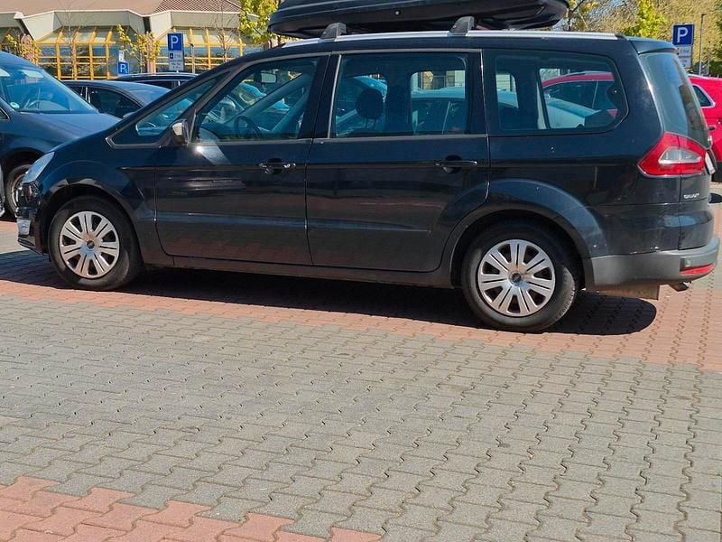 Second-hand Ford Galaxy 140 CP (102 kW) 2010 Negru Monovolum