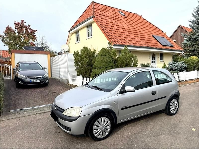 Grau Gebraucht 2001 Opel Corsa Kleinwagen | 1.190 € (Etwas zu teuer) - Bild 1/4