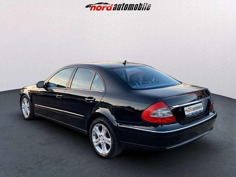 Second-hand Mercedes E200 184 CP (135 kW) 2007 Negru Berlinǎ