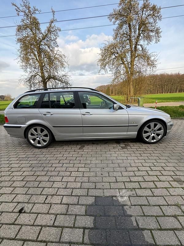 Gebraucht BMW 330 231 PS (169 kW) 2001 Silber Kombi