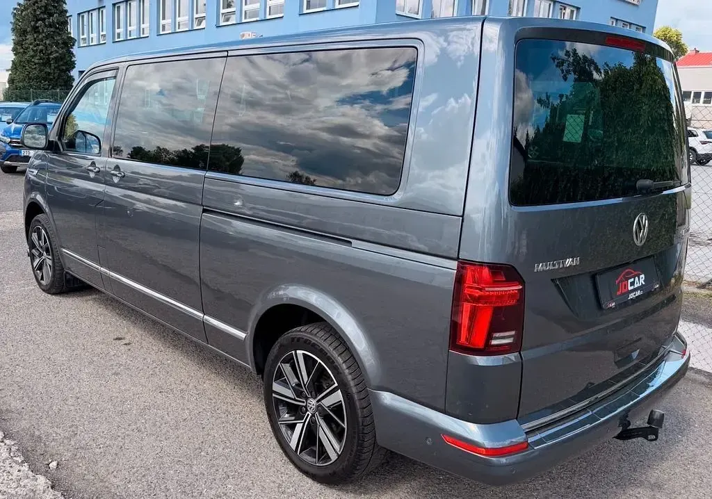Gebraucht VW Multivan 204 PS (150 kW) 2021 Grau Van / Kleinbus