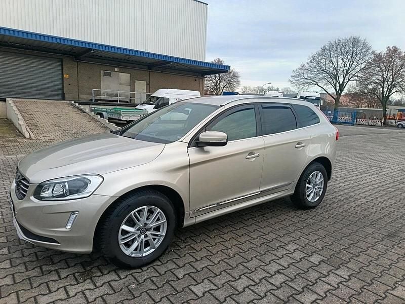 Beige Gebraucht 2017 Volvo XC60 SUV | 17.800 € - Bild 1/4