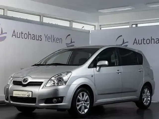 Gebraucht Toyota Corolla Verso 129 PS (94 kW) 2009 Silber Van / Kleinbus