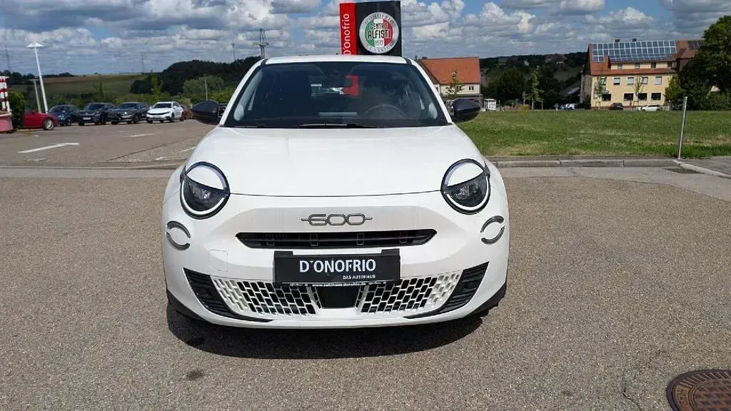 Gebraucht Fiat 600 101 PS (74 kW) 2024 Weiß SUV