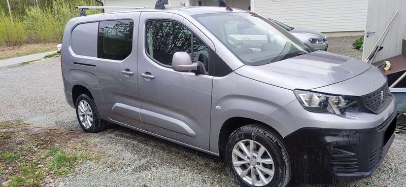 Grau Gebraucht 2020 Peugeot Partner Van / Kleinbus | 12.750 € (Guter Preis) - Bild 1/4
