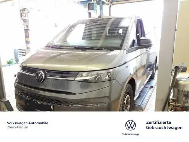 Gebraucht VW Multivan Life 150 PS (110 kW) 2023 Grau Van / Kleinbus