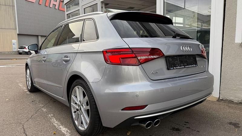 Gebraucht Audi A3 Sport 150 PS (110 kW) 2019 Florettsilber Limousine