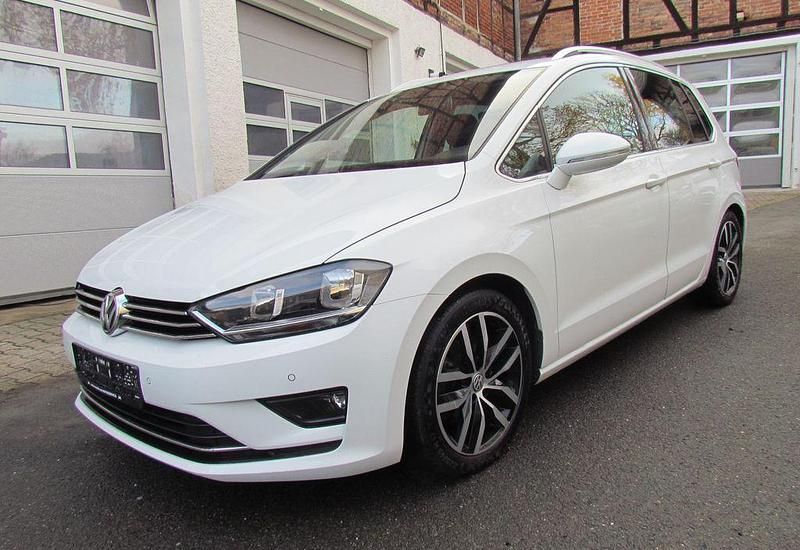 Weiß Gebraucht 2015 VW Golf Sportsvan Comfortline Van / Kleinbus | 8.990 € (Guter Preis) - Bild 1/4