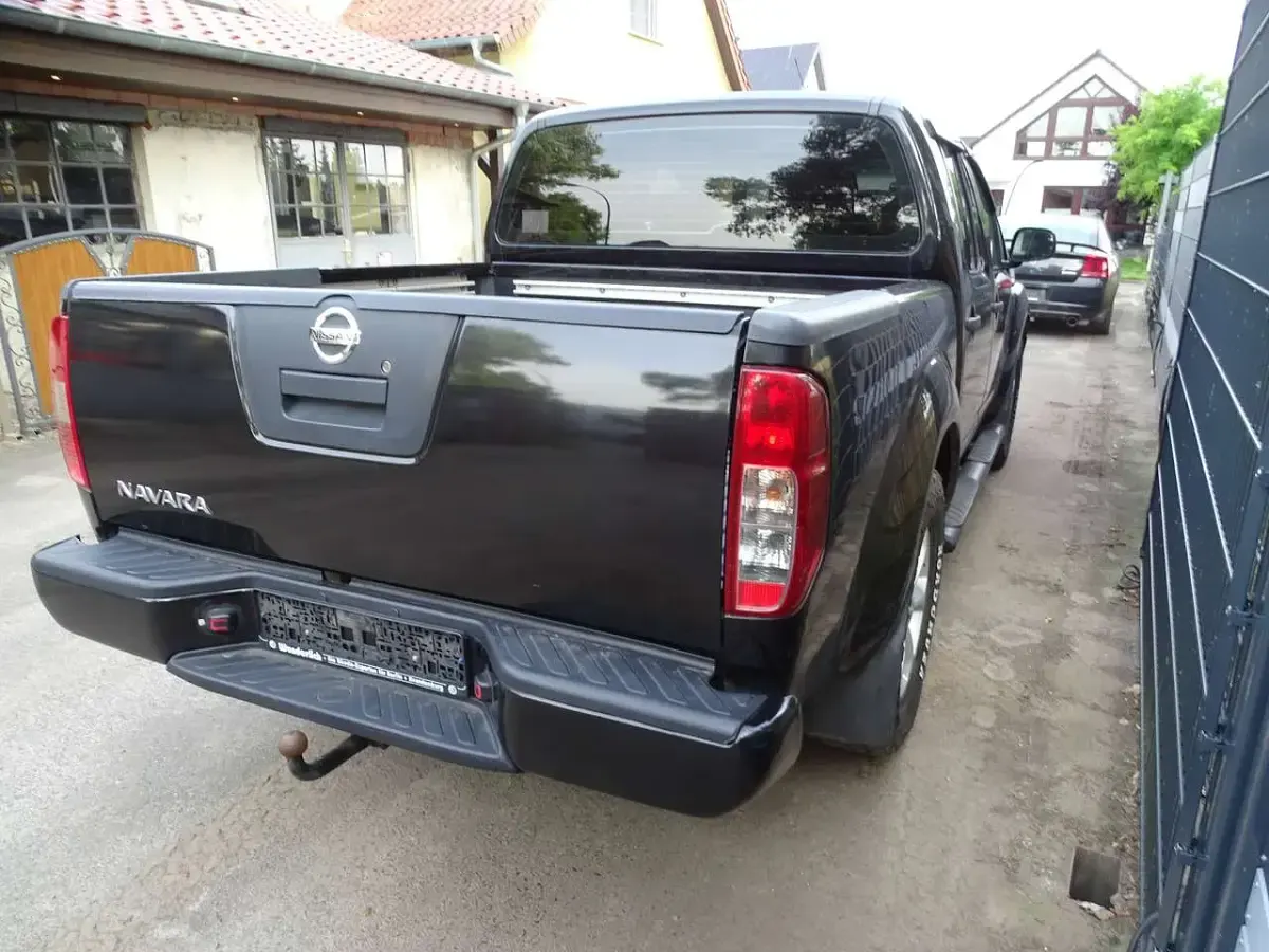 Gebraucht Nissan Navara SE 171 PS (125 kW) 2007 Black (m) Pickup