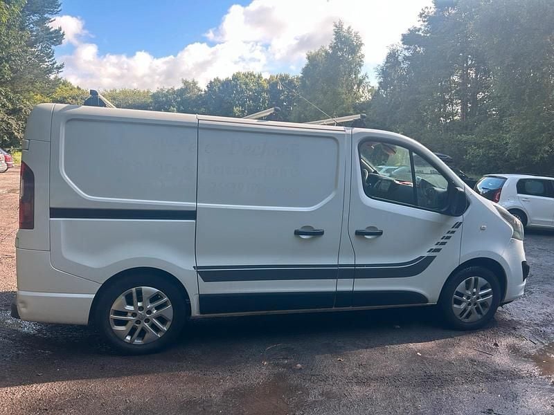 Gebraucht Opel Vivaro 145 PS (106 kW) 2016 Weiß Van / Kleinbus