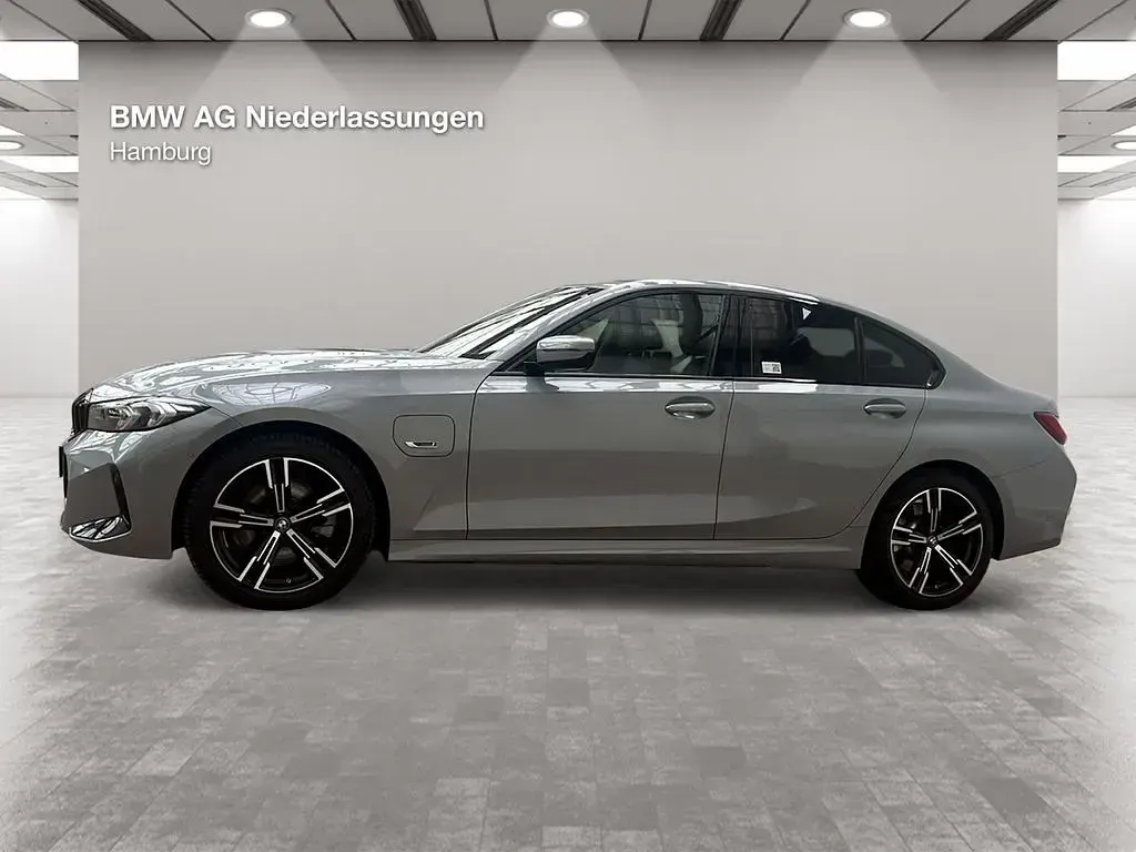 Gebraucht BMW 330 M Sport 184 PS (135 kW) 2023 Grau Limousine