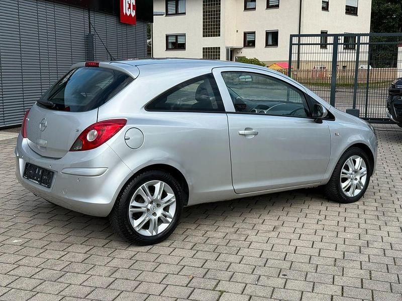 Gebraucht Opel Corsa Edition 80 PS (58 kW) 2009 Silber Kleinwagen