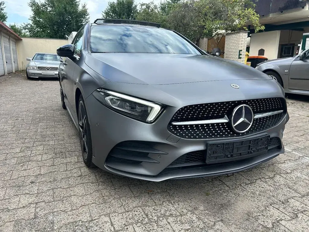 Gebraucht Mercedes A180 AMG line 136 PS (100 kW) 2022 Grau Limousine