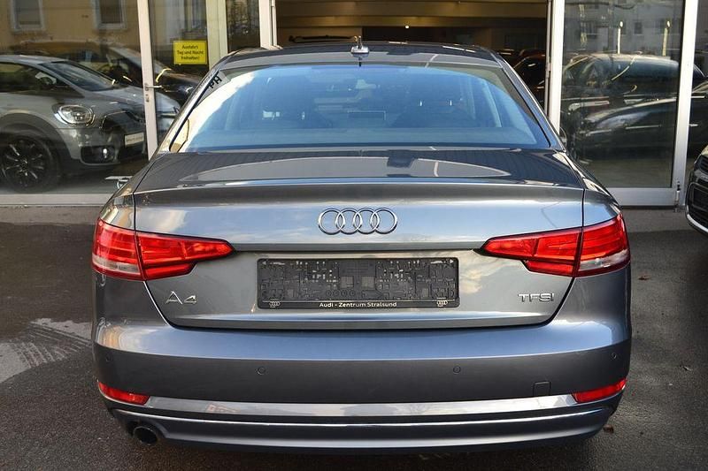 Gebraucht Audi A4 Sport 150 PS (110 kW) 2017 Monsungrau metallic Limousine